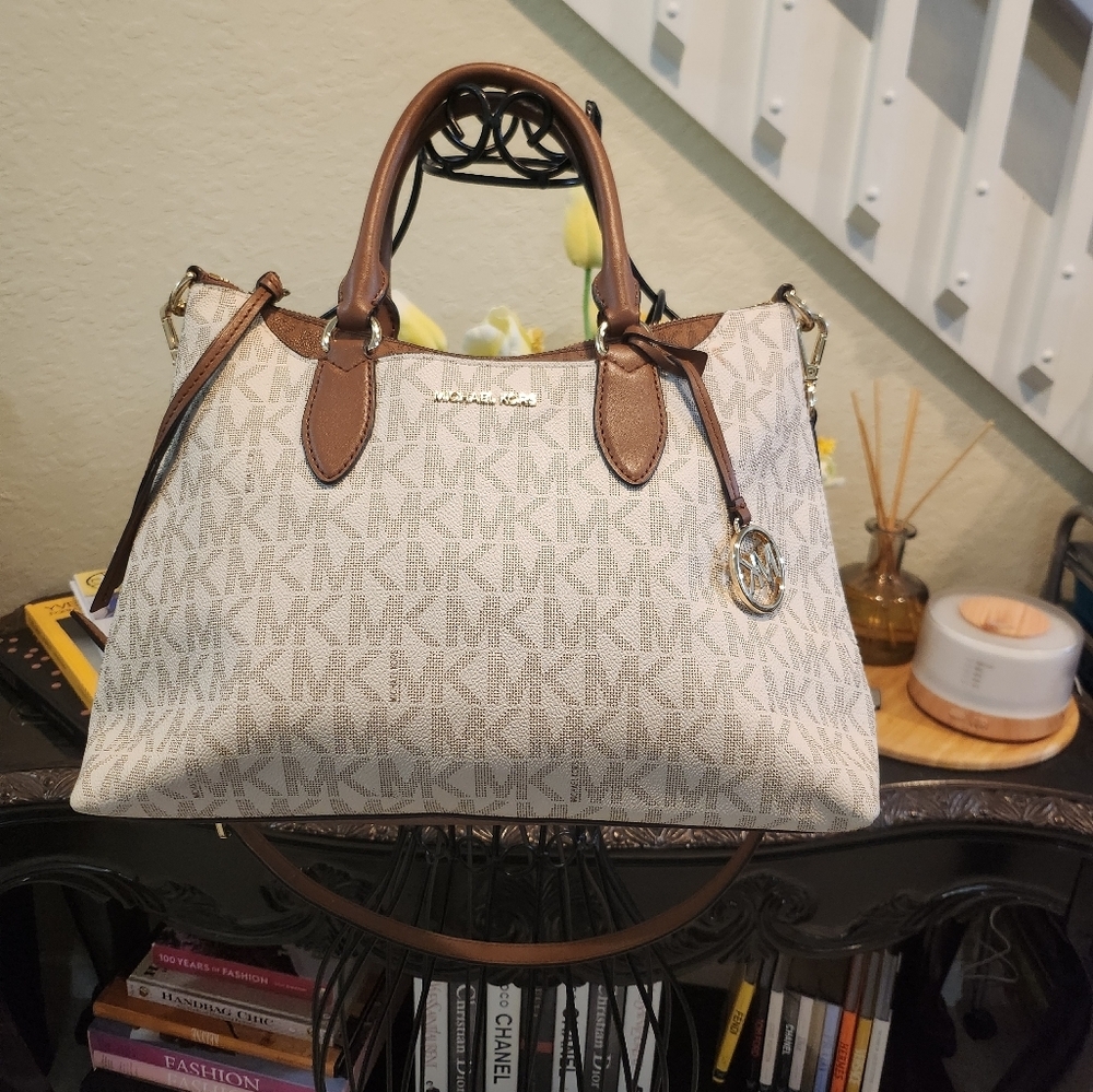 Michael Kors Austen Satchel bag NEW